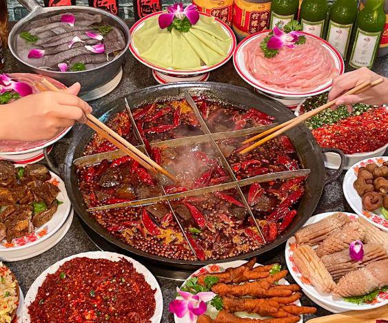 员旅游：重庆火锅城市记忆的辣味PG麻将胡了2试玩旅途贵宾会(图1)